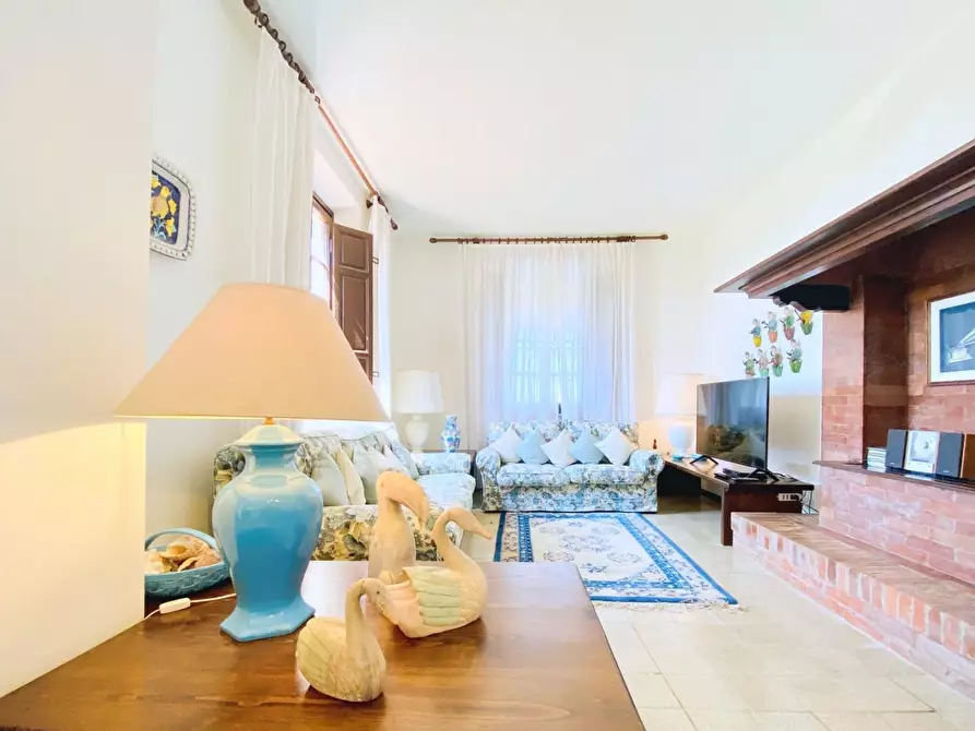 Immagine 4 di Villa in vendita  a Massarosa