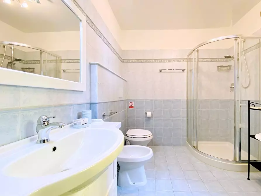 Immagine 35 di Villa in vendita  a Massarosa