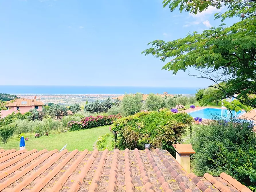 Immagine 43 di Villa in vendita  a Massarosa