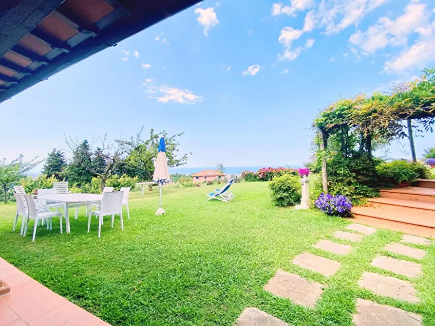 Immagine 48 di Villa in vendita  a Massarosa
