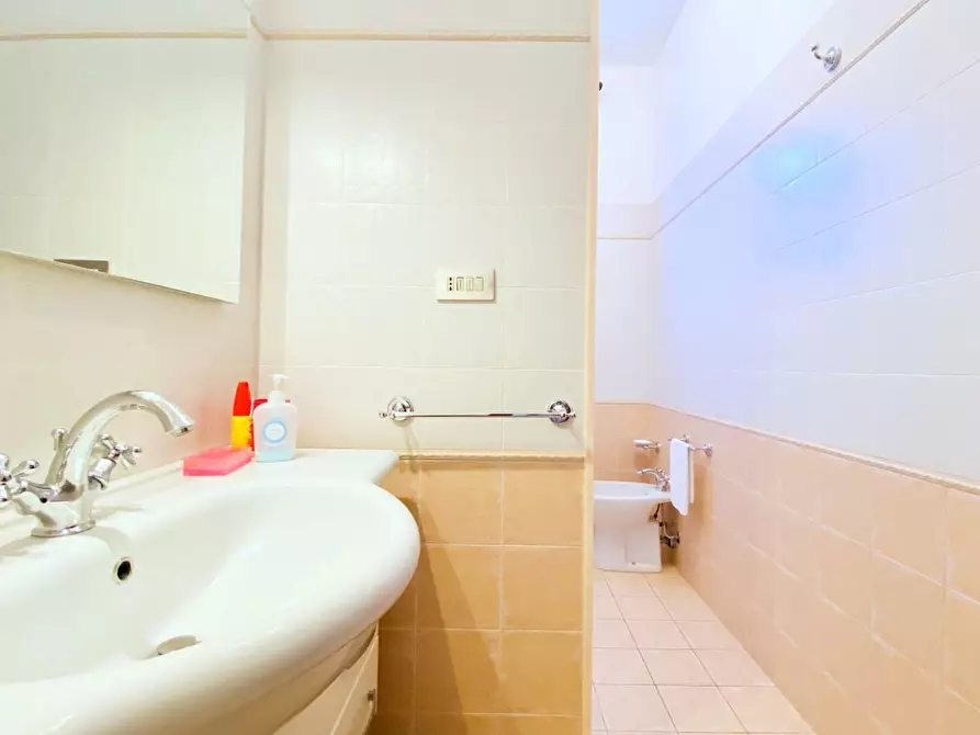 Immagine 17 di Villa in vendita  a Massarosa