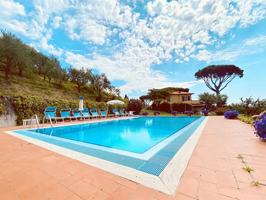 Immagine 54 di Villa in vendita  a Massarosa