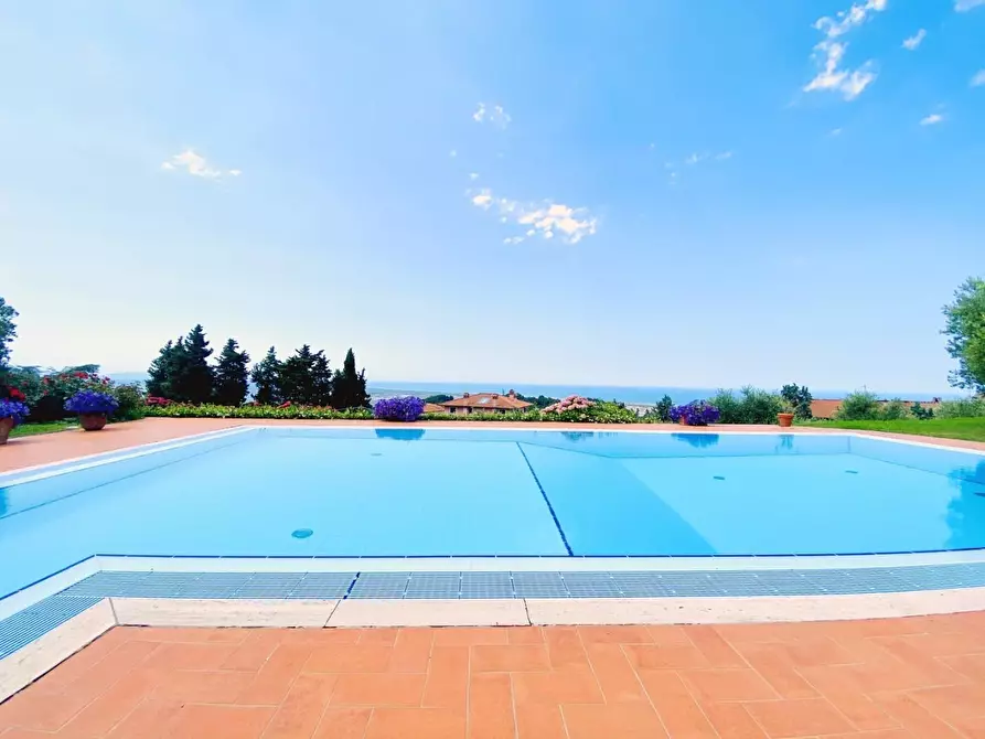 Immagine 52 di Villa in vendita  a Massarosa