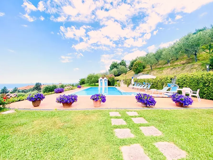 Immagine 50 di Villa in vendita  a Massarosa