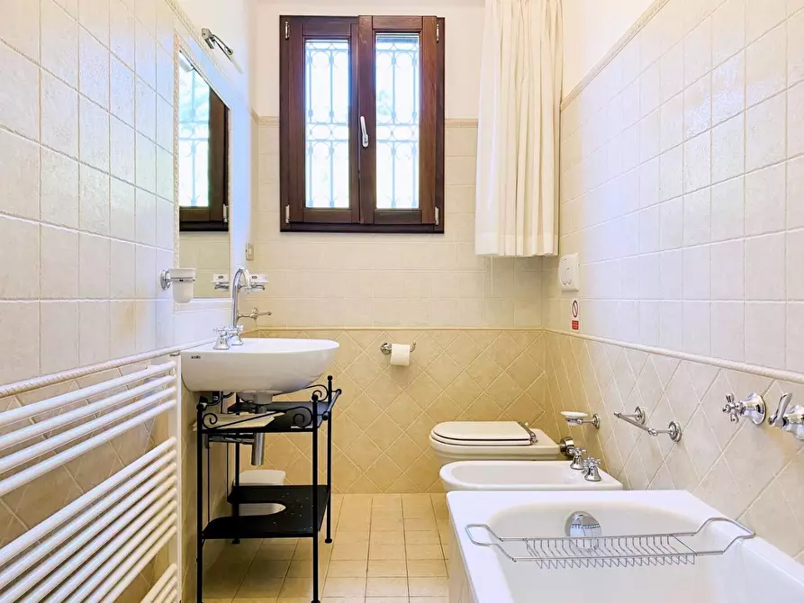 Immagine 33 di Villa in vendita  a Massarosa