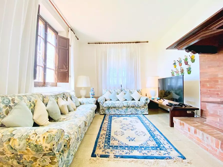 Immagine 5 di Villa in vendita  a Massarosa