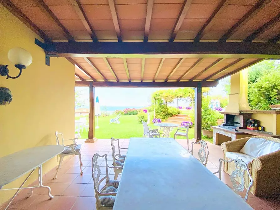Immagine 46 di Villa in vendita  a Massarosa