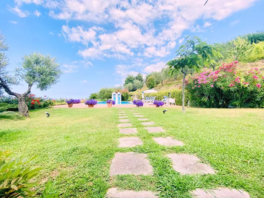 Immagine 49 di Villa in vendita  a Massarosa