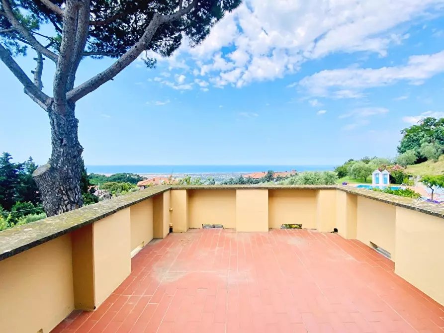 Immagine 25 di Villa in vendita  a Massarosa