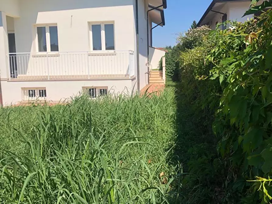 Immagine 2 di Casa trifamiliare in vendita  a Montignoso