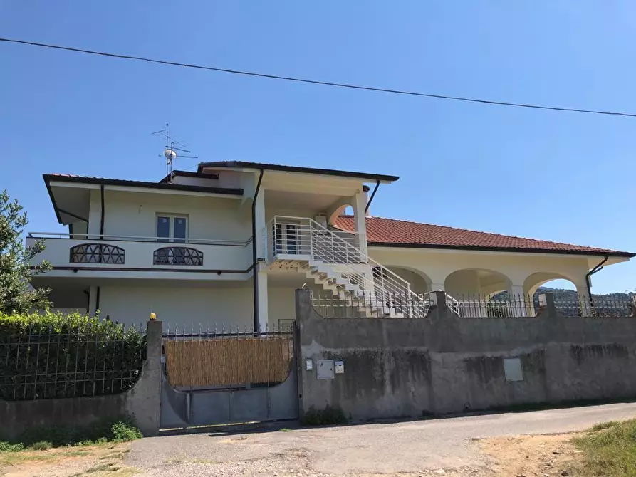 Immagine 33 di Casa trifamiliare in vendita  a Montignoso