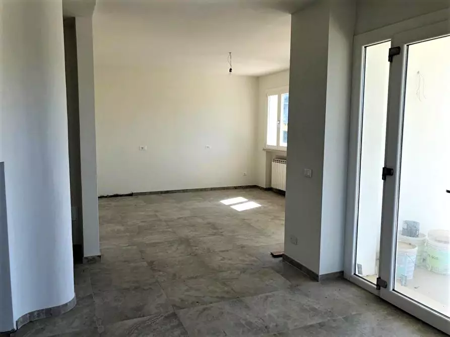 Immagine 9 di Casa trifamiliare in vendita  a Montignoso