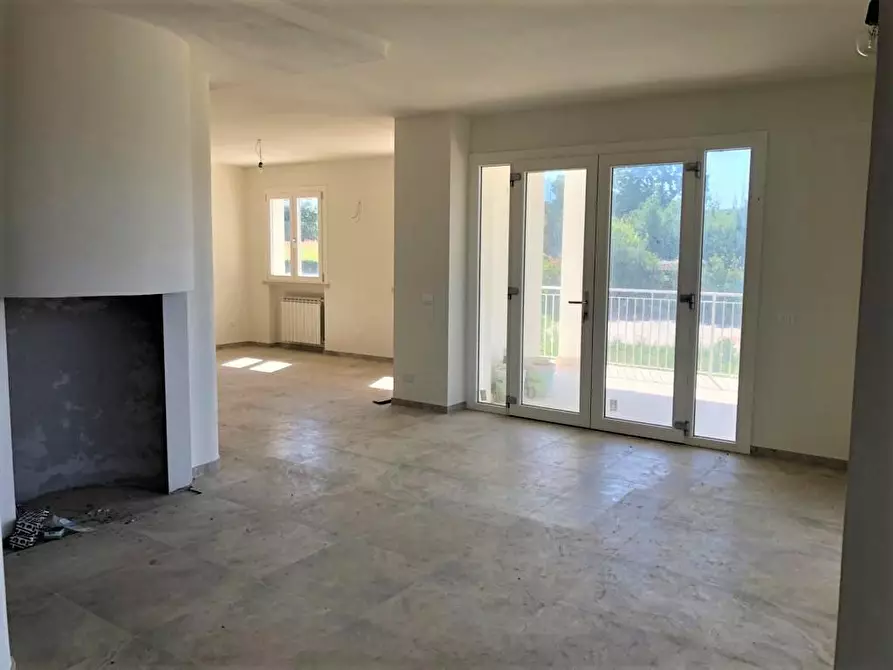 Immagine 8 di Casa trifamiliare in vendita  a Montignoso