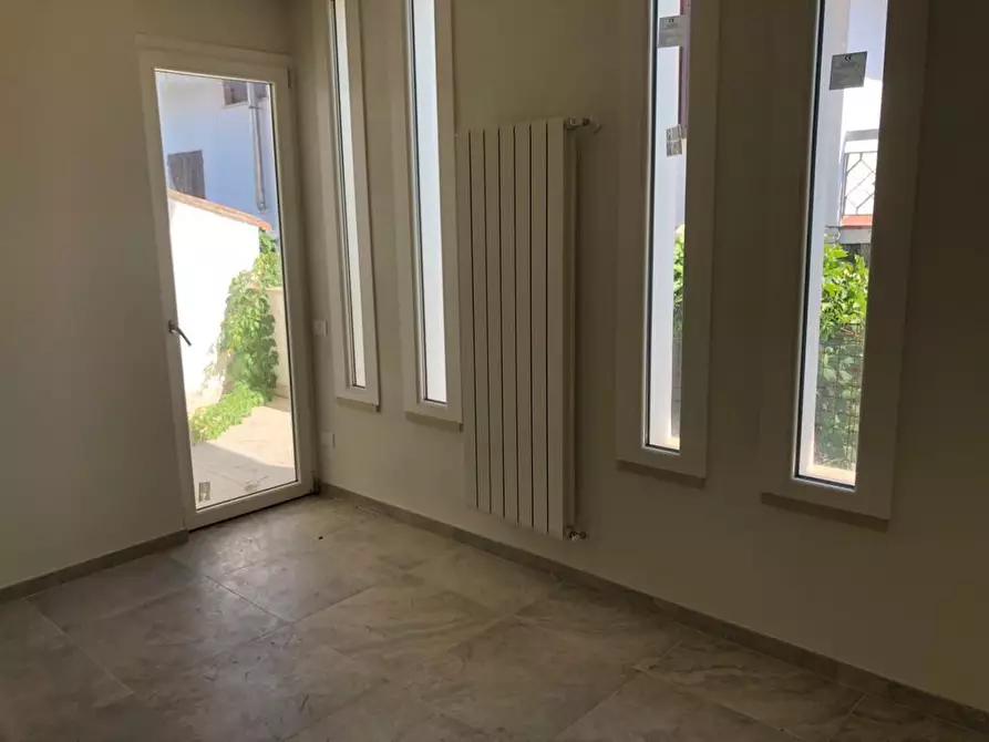 Immagine 14 di Casa trifamiliare in vendita  a Montignoso