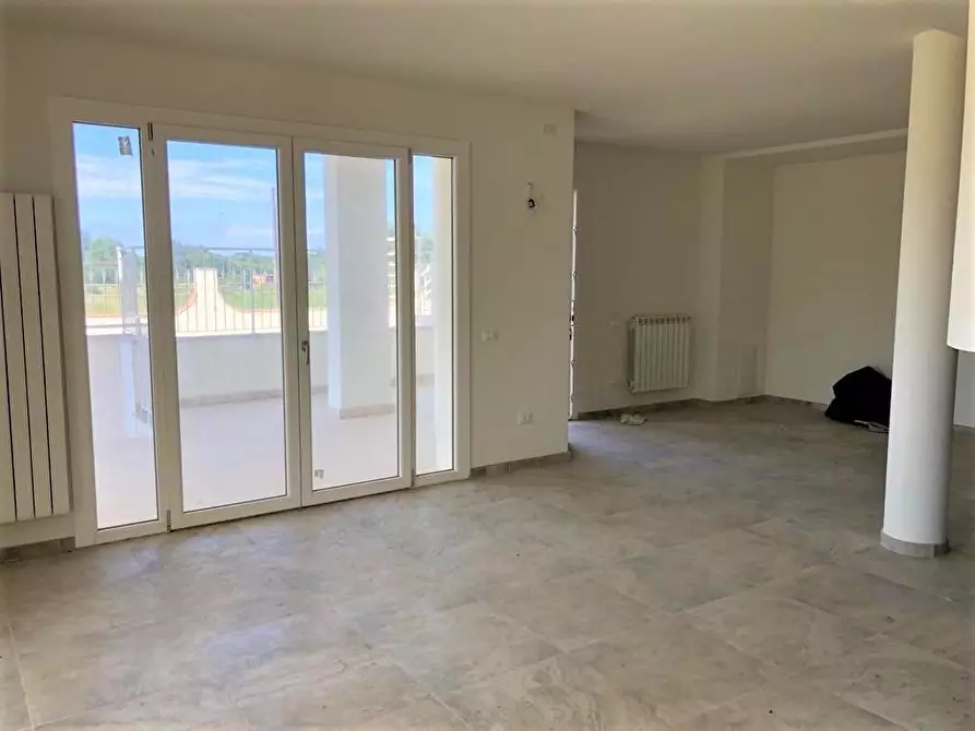 Immagine 11 di Casa trifamiliare in vendita  a Montignoso