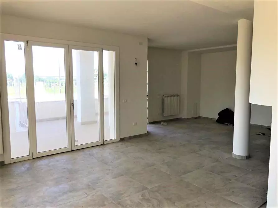 Immagine 10 di Casa trifamiliare in vendita  a Montignoso