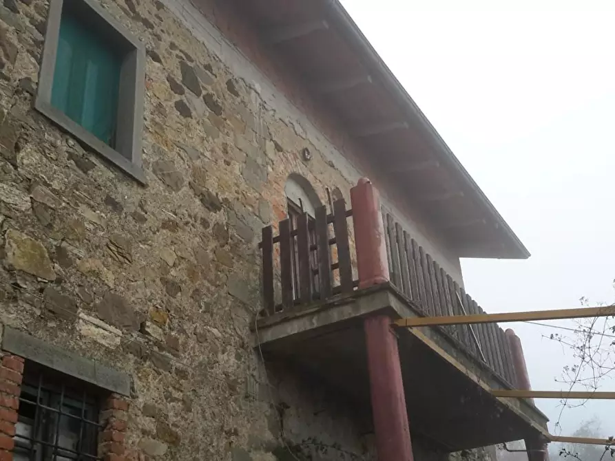 Immagine 4 di Rustico / casale in vendita  a Comano