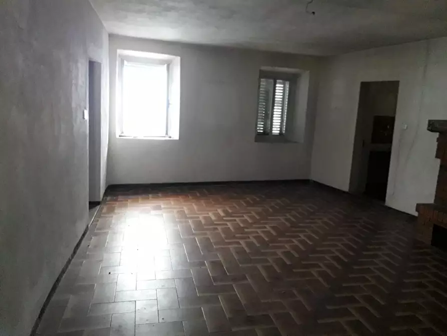 Immagine 12 di Rustico / casale in vendita  a Comano