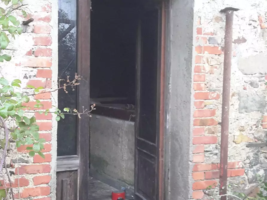 Immagine 5 di Rustico / casale in vendita  a Comano