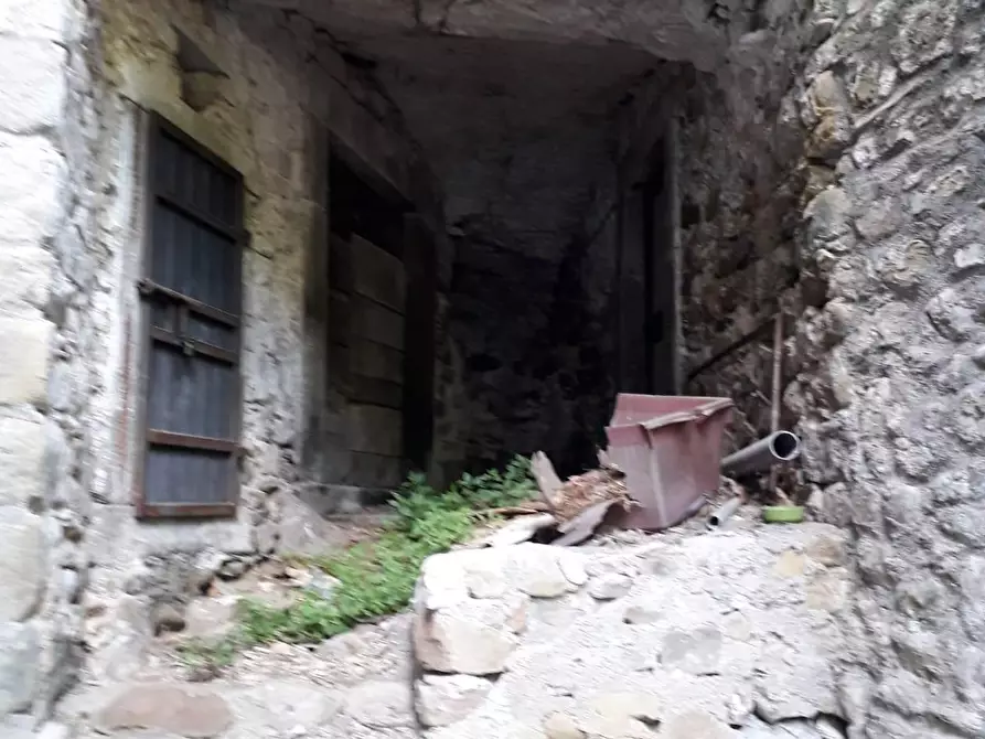 Immagine 7 di Rustico / casale in vendita  a Comano