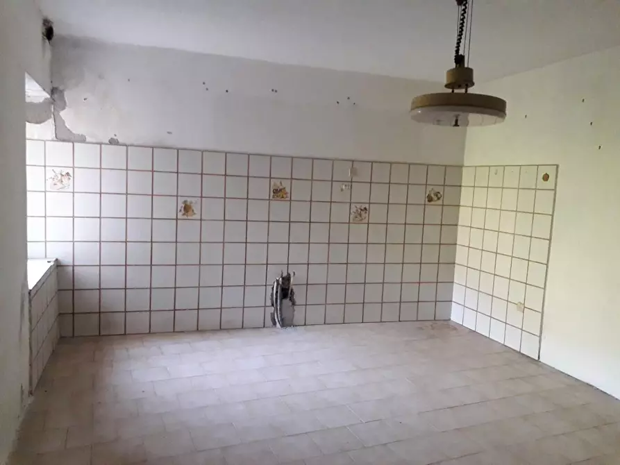 Immagine 15 di Rustico / casale in vendita  a Comano