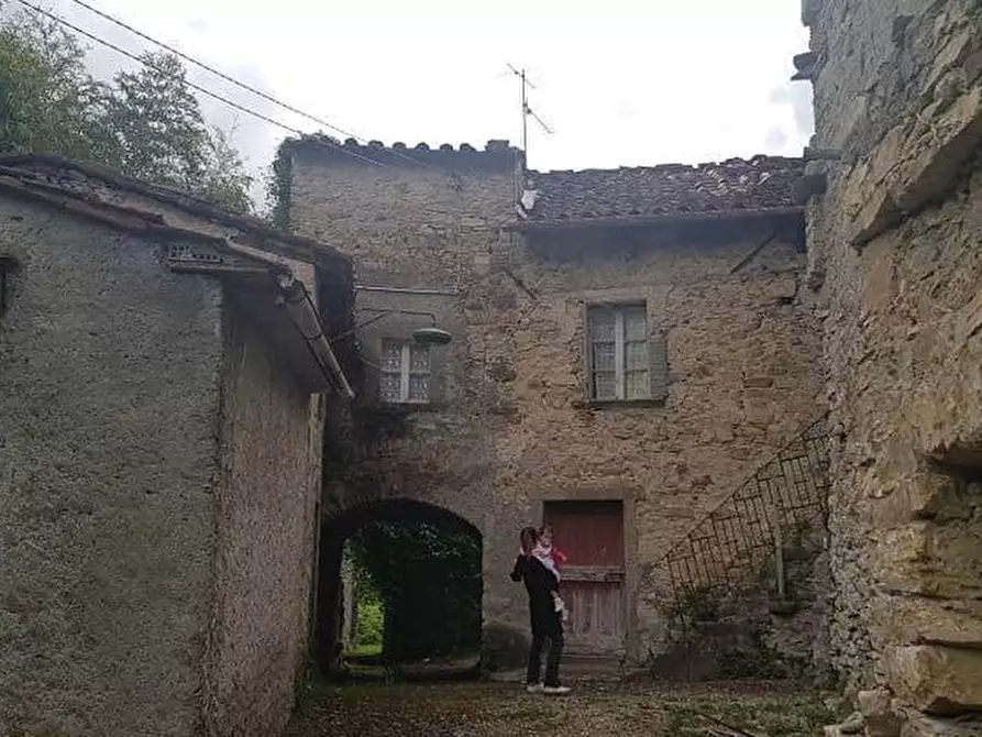 Immagine 7 di Rustico / casale in vendita  a Fivizzano