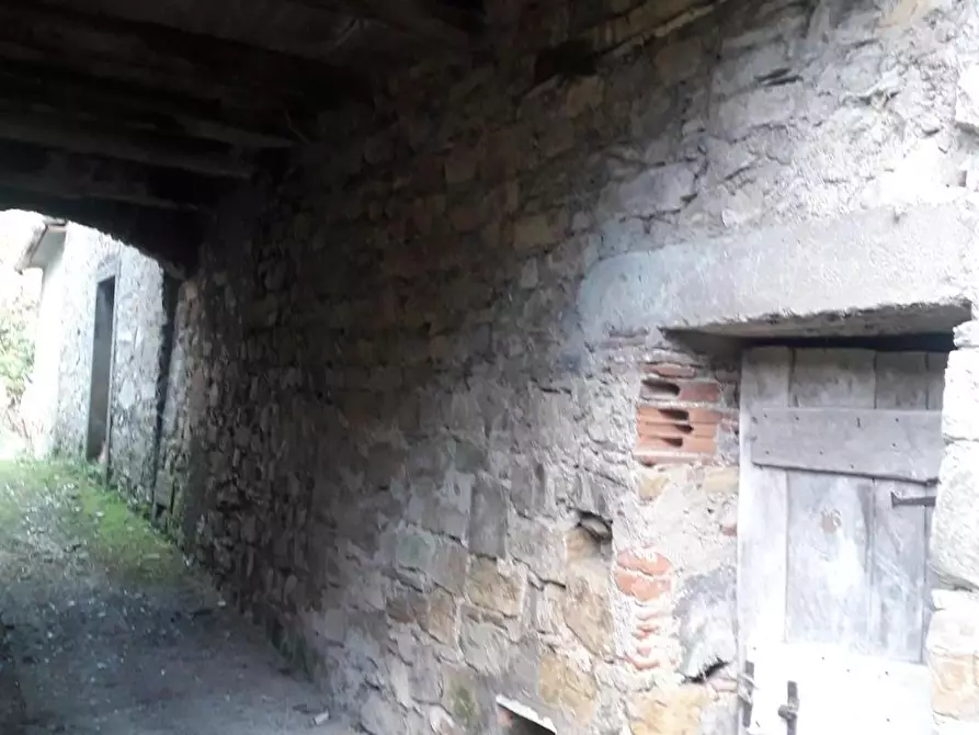 Immagine 17 di Rustico / casale in vendita  a Fivizzano