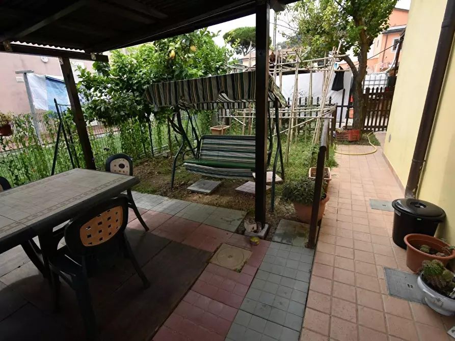 Immagine 18 di Casa bifamiliare in vendita  a Vecchiano