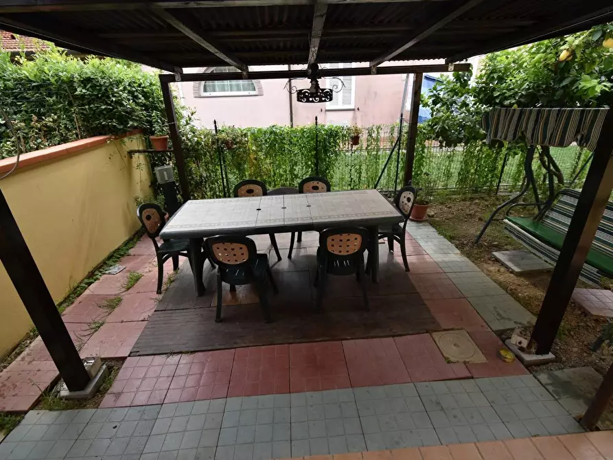 Immagine 17 di Casa bifamiliare in vendita  a Vecchiano