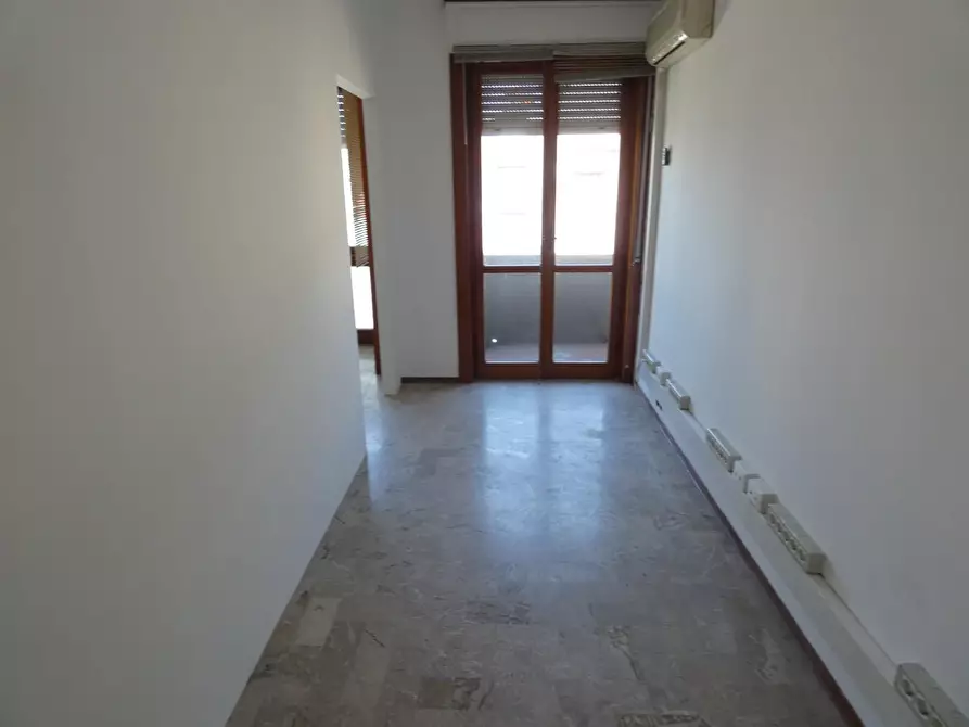 Immagine 8 di Ufficio in vendita  a Pontedera