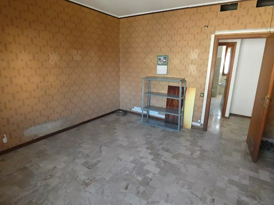 Immagine 13 di Ufficio in vendita  a Pontedera