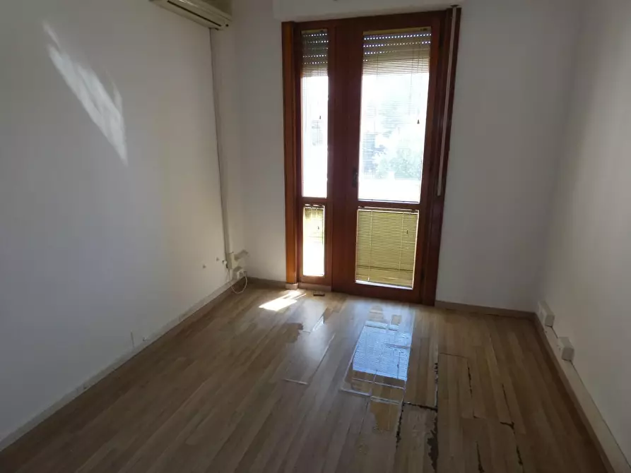 Immagine 10 di Ufficio in vendita  a Pontedera