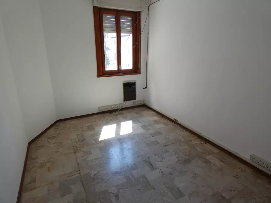 Immagine 1 di Ufficio in vendita  a Pontedera