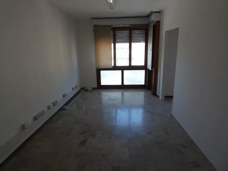 Immagine 3 di Ufficio in vendita  a Pontedera