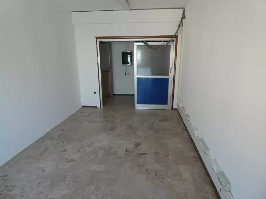 Immagine 5 di Ufficio in vendita  a Pontedera