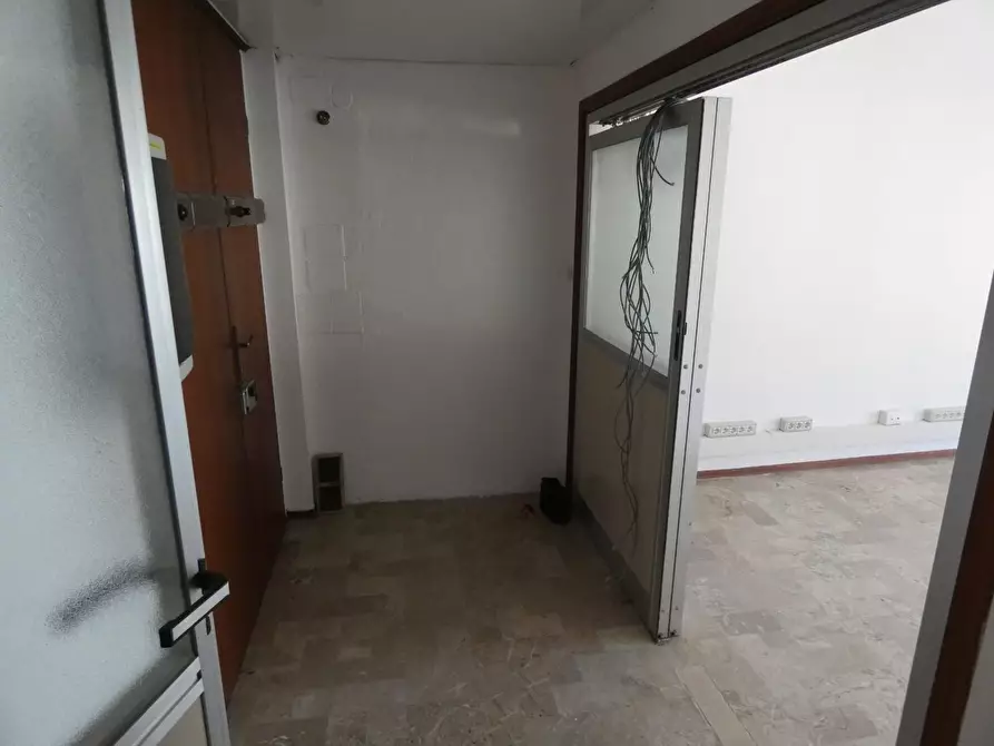 Immagine 9 di Ufficio in vendita  a Pontedera