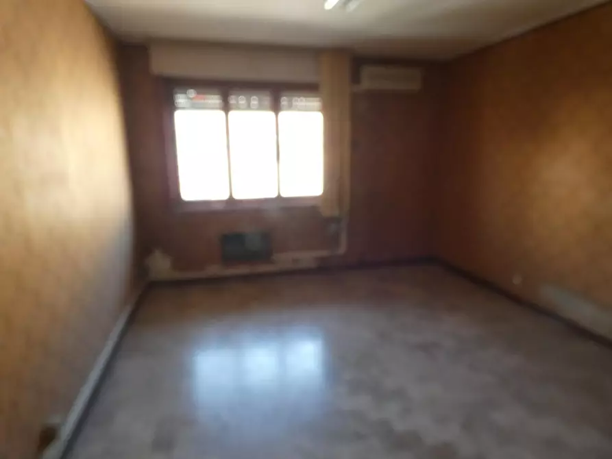 Immagine 12 di Ufficio in vendita  a Pontedera