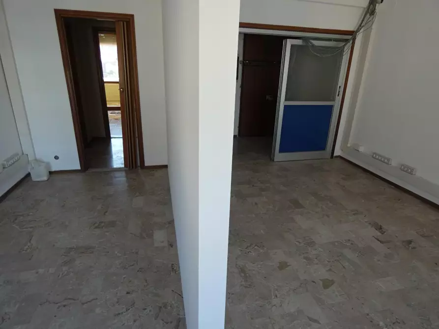 Immagine 7 di Ufficio in vendita  a Pontedera
