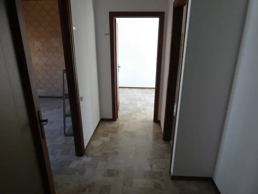 Immagine 11 di Ufficio in vendita  a Pontedera