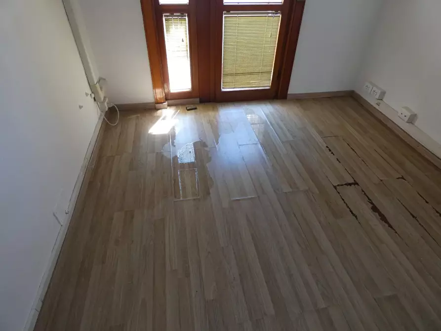 Immagine 16 di Ufficio in vendita  a Pontedera