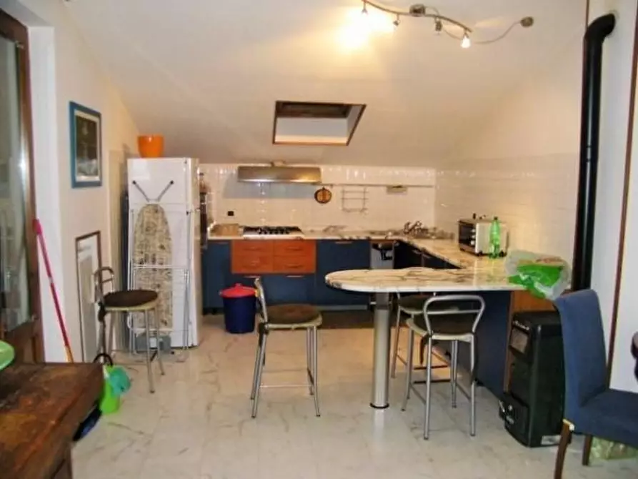 Immagine 21 di Villa in vendita  a Massa