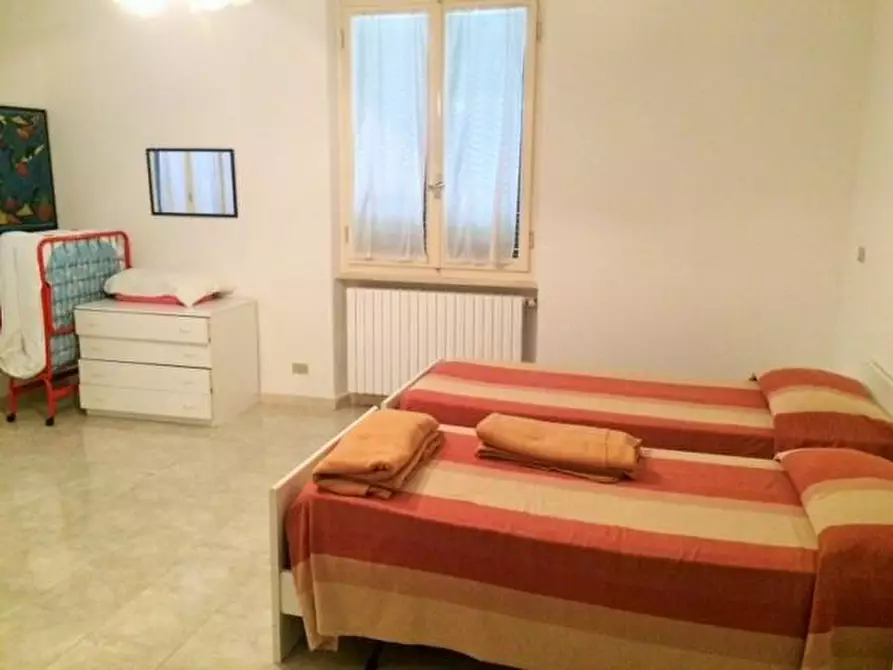 Immagine 11 di Villa in vendita  a Massa