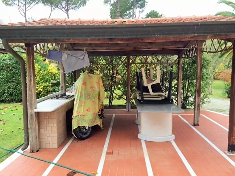 Immagine 16 di Villa in vendita  a Massa