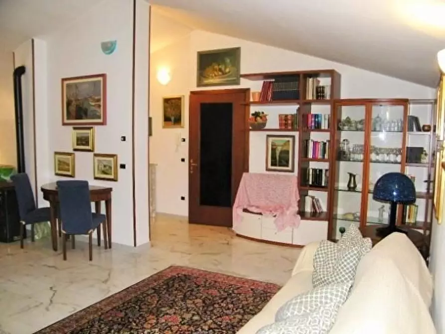 Immagine 19 di Villa in vendita  a Massa