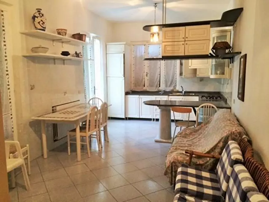 Immagine 3 di Villa in vendita  a Massa