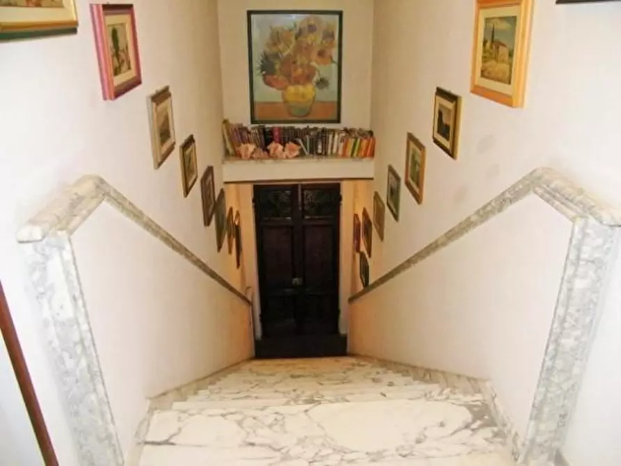 Immagine 31 di Villa in vendita  a Massa