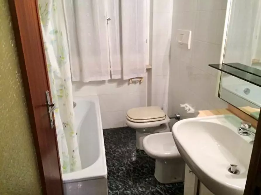 Immagine 9 di Villa in vendita  a Massa