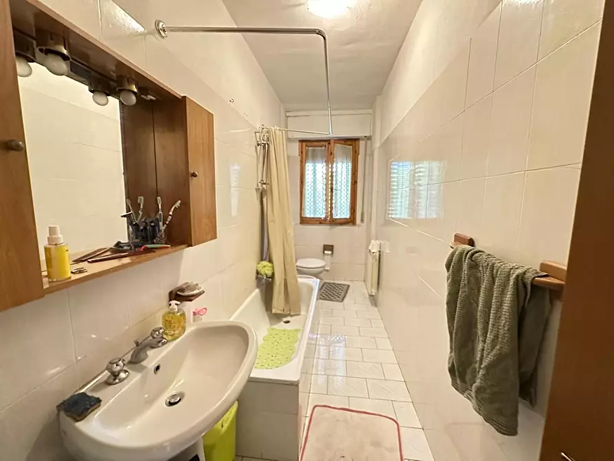 Immagine 10 di Appartamento in vendita  a Ortonovo