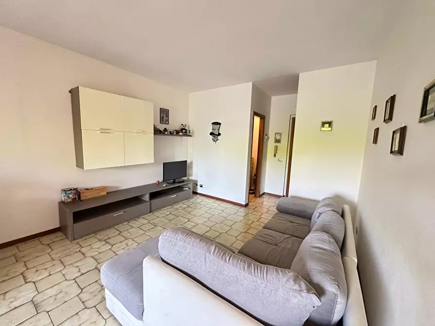 Immagine 2 di Appartamento in vendita  a Ortonovo
