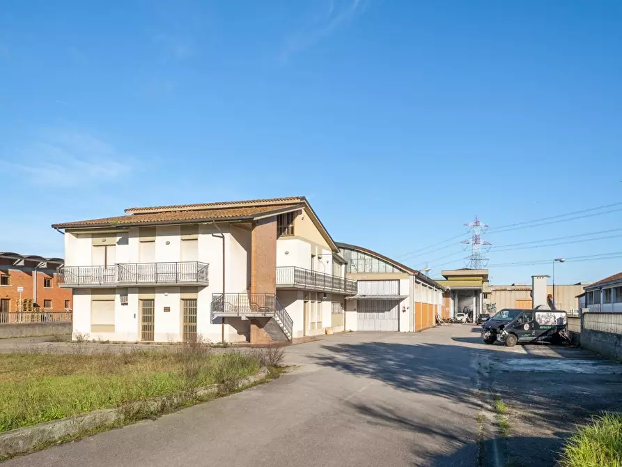 Immagine 2 di Capannone industriale in vendita  a Bientina